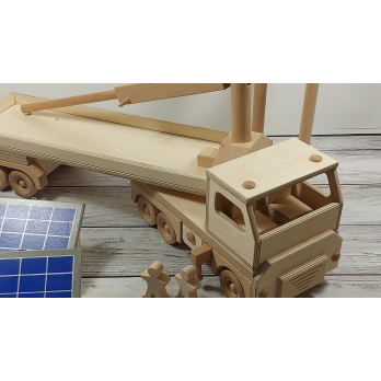 LKW aus Holz - groß - mit Anhänger und Solarpark